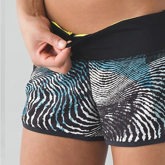 Lululemon 2016 Seawheeze Tracker Short, size 6
Secret Society  Tofino Teal - Picture 3 of 15